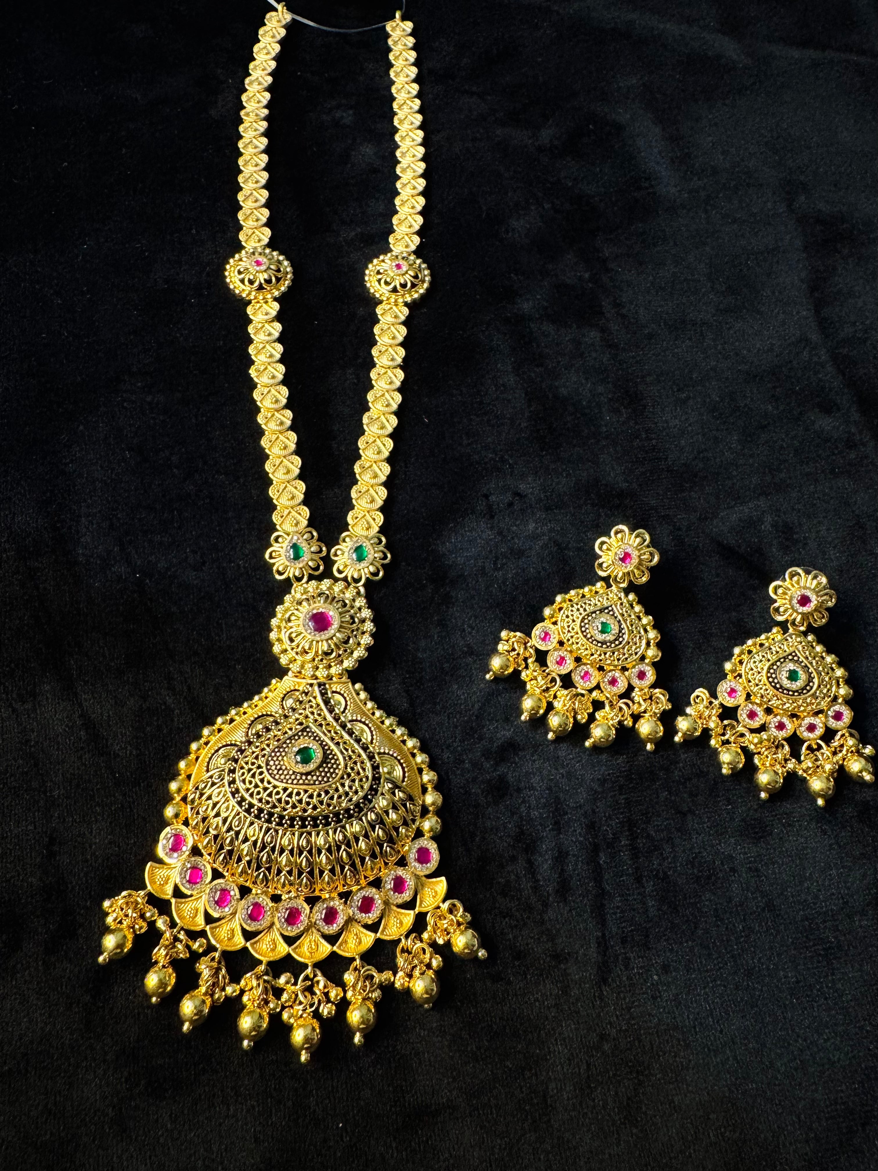 Special Piece Long Necklace